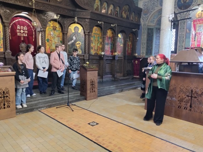 С детски песни започнаха Рождественските празници за миряните в храм „Св. Успение Богородично“ в Търговище