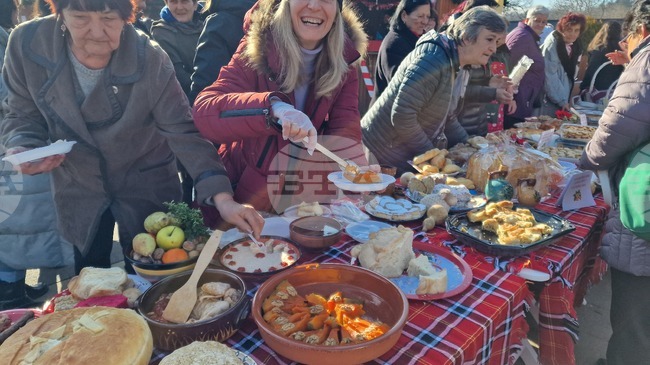 Над 30 читалища от област Перник се включиха в четиричасов коледен концерт