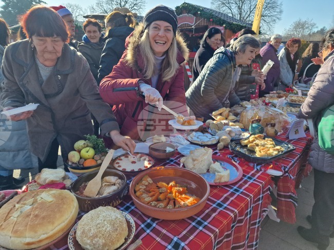 Над 30 читалища от област Перник се включиха в четиричасов коледен концерт