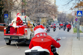 Пловдив - мото обиколка - подаръци - деца