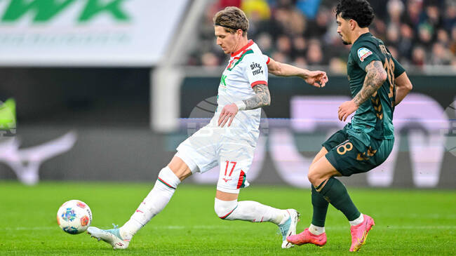 Халфът на Аугсбург Кристиян Якич бе сменен в мача с Фрайбург, след като се контузи по стъблите