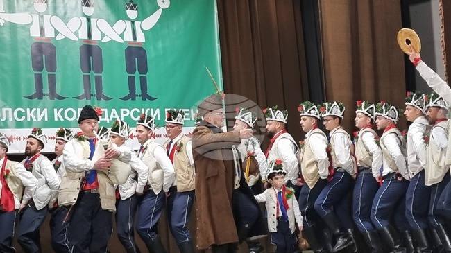 Единствените у нас танцуващи коледари започнаха надиграванията си на Игнажден в стария ямболски квартал „Каргон“