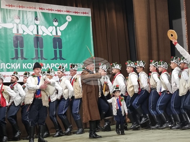 Единствените у нас танцуващи коледари започнаха надиграванията си на Игнажден в стария ямболски квартал „Каргон“