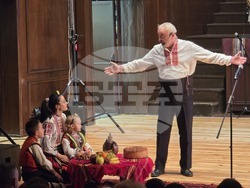 Добрич - Представителна фолклорна танцова студия „Добруджа" - коледен концерт