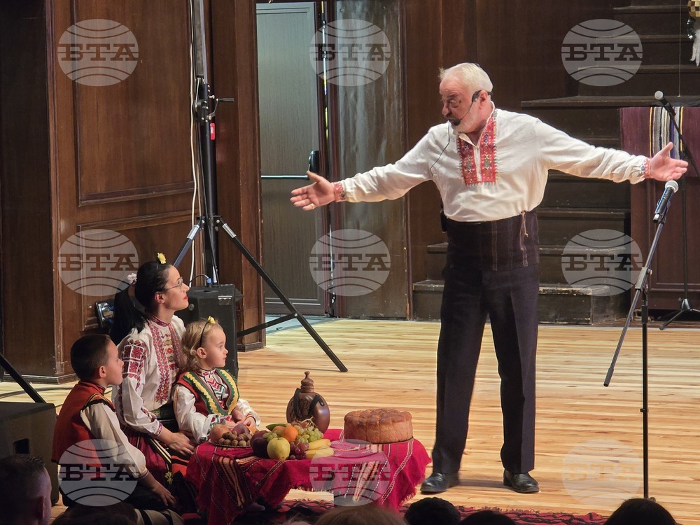 Добрич - Представителна фолклорна танцова студия „Добруджа" - коледен концерт