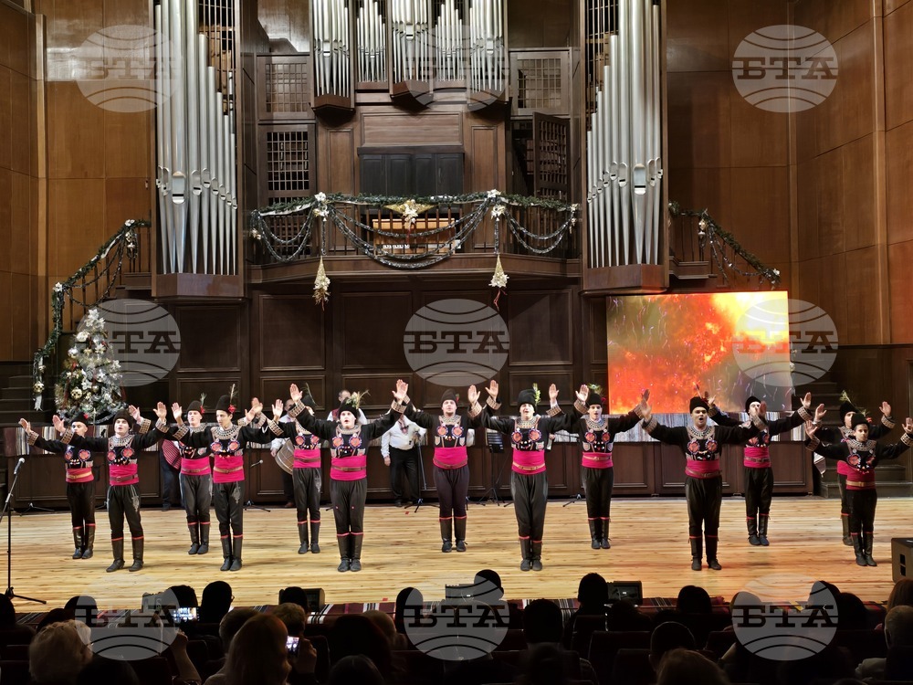 Добрич - Представителна фолклорна танцова студия „Добруджа" - коледен концерт