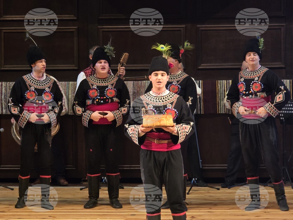 Добрич - Представителна фолклорна танцова студия „Добруджа" - коледен концерт