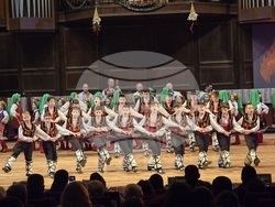 Добрич - Представителна фолклорна танцова студия „Добруджа" - коледен концерт