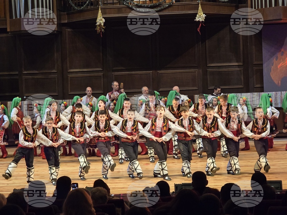 Добрич - Представителна фолклорна танцова студия „Добруджа" - коледен концерт