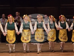 Добрич - Представителна фолклорна танцова студия „Добруджа" - коледен концерт