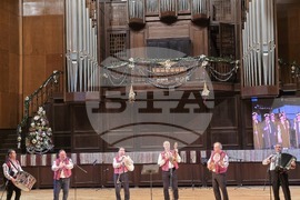 Добрич - Представителна фолклорна танцова студия „Добруджа" - коледен концерт