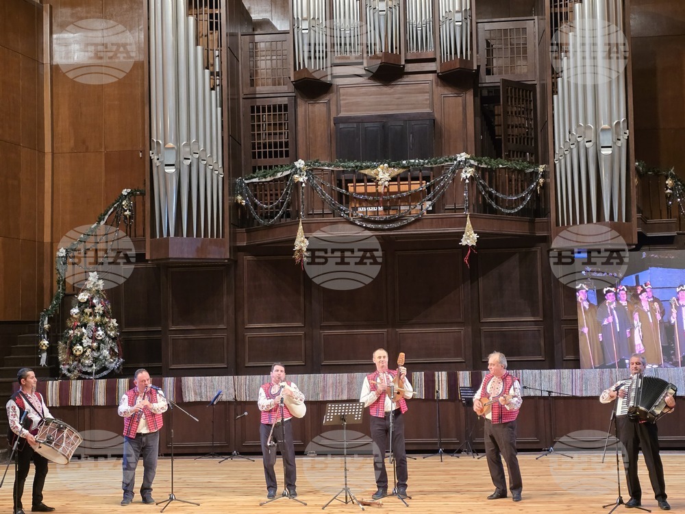 Добрич - Представителна фолклорна танцова студия „Добруджа" - коледен концерт