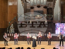 Добрич - Представителна фолклорна танцова студия „Добруджа" - коледен концерт