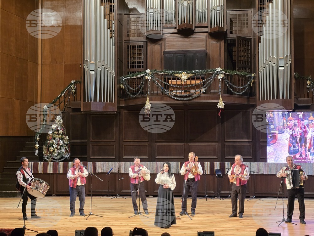 Добрич - Представителна фолклорна танцова студия „Добруджа" - коледен концерт