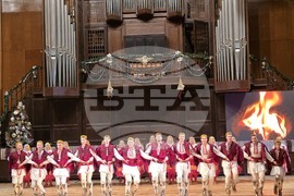 Добрич - Представителна фолклорна танцова студия „Добруджа" - коледен концерт