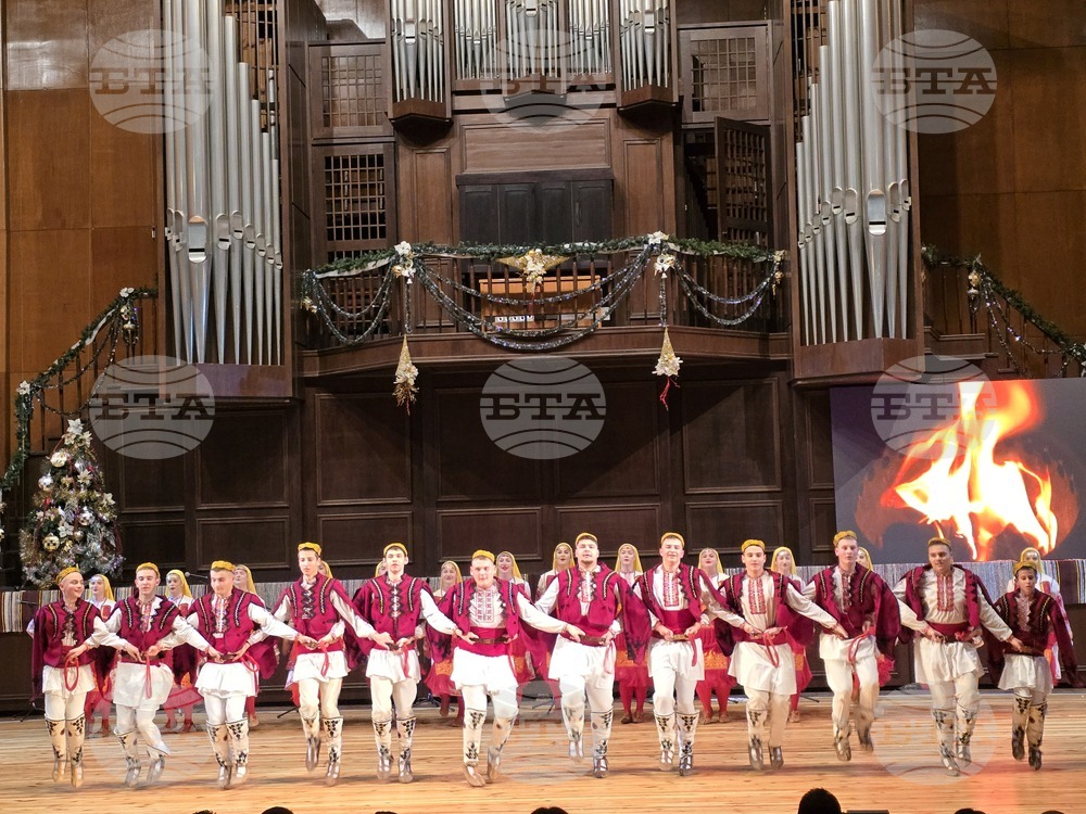 Добрич - Представителна фолклорна танцова студия „Добруджа" - коледен концерт