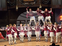 Добрич - Представителна фолклорна танцова студия „Добруджа" - коледен концерт