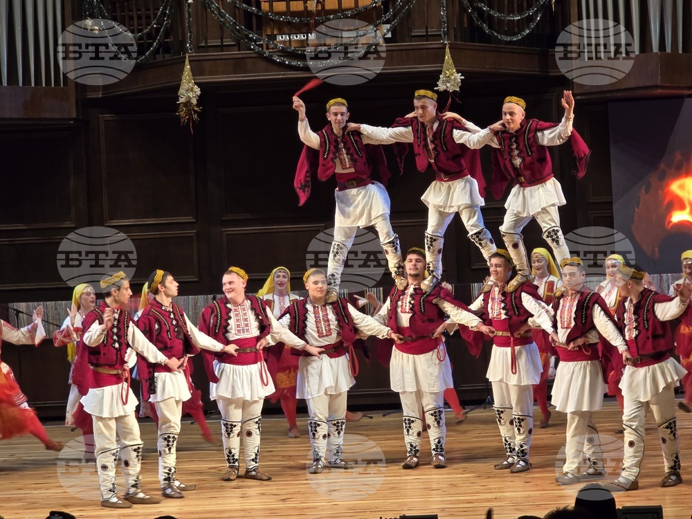 Коледен концерт на Представителната фолклорна танцова студия „Добруджа“ се състоя в Добрич