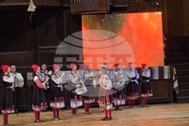 Добрич - Представителна фолклорна танцова студия „Добруджа" - коледен концерт