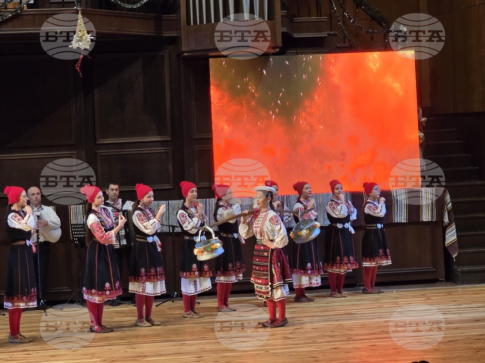 Добрич - Представителна фолклорна танцова студия „Добруджа" - коледен концерт