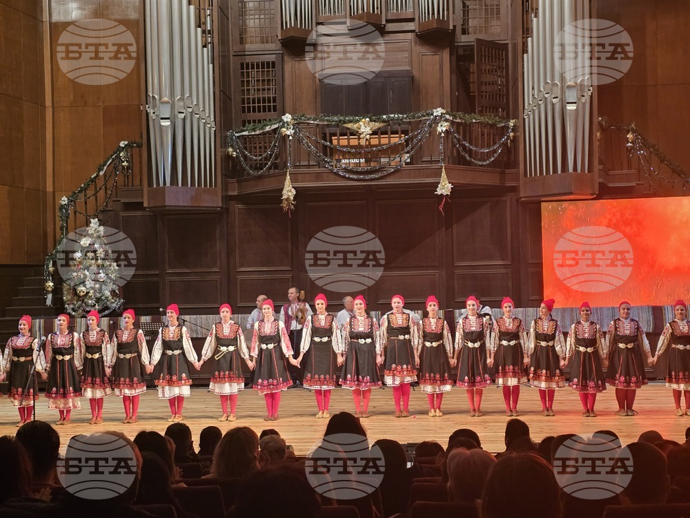 Добрич - Представителна фолклорна танцова студия „Добруджа" - коледен концерт