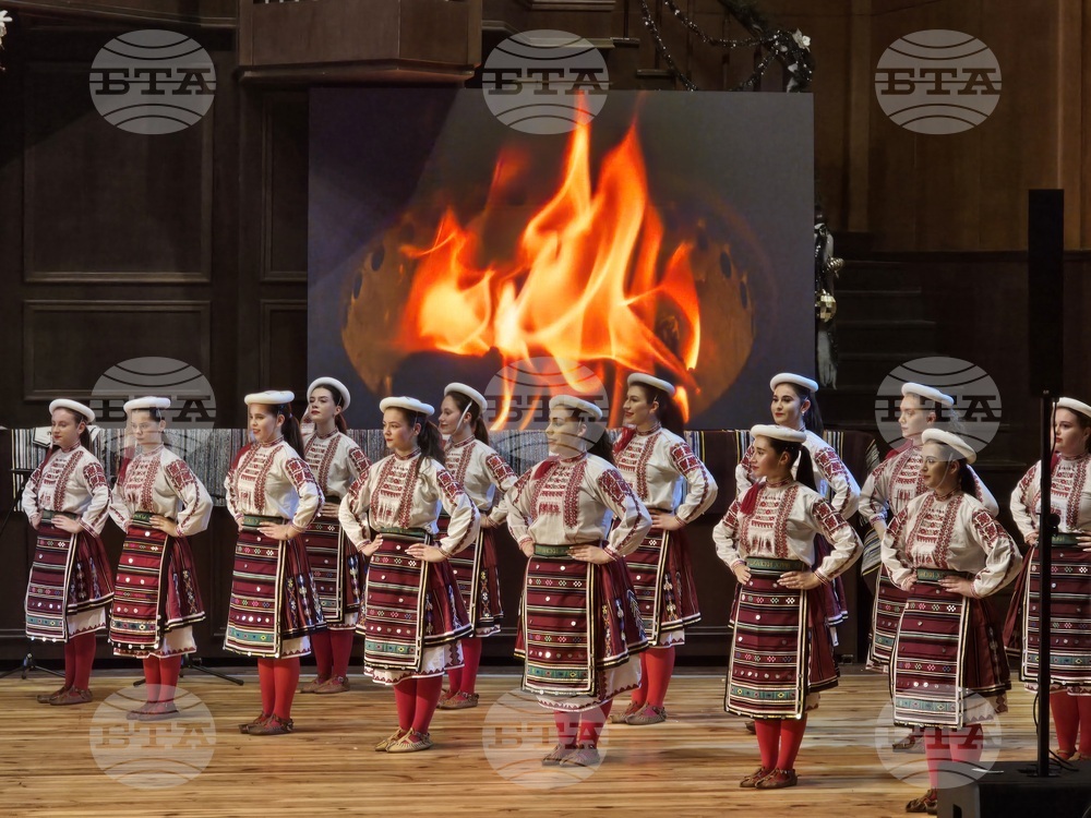 Добрич - Представителна фолклорна танцова студия „Добруджа" - коледен концерт