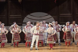 Добрич - Представителна фолклорна танцова студия „Добруджа" - коледен концерт