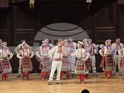 Добрич - Представителна фолклорна танцова студия „Добруджа" - коледен концерт