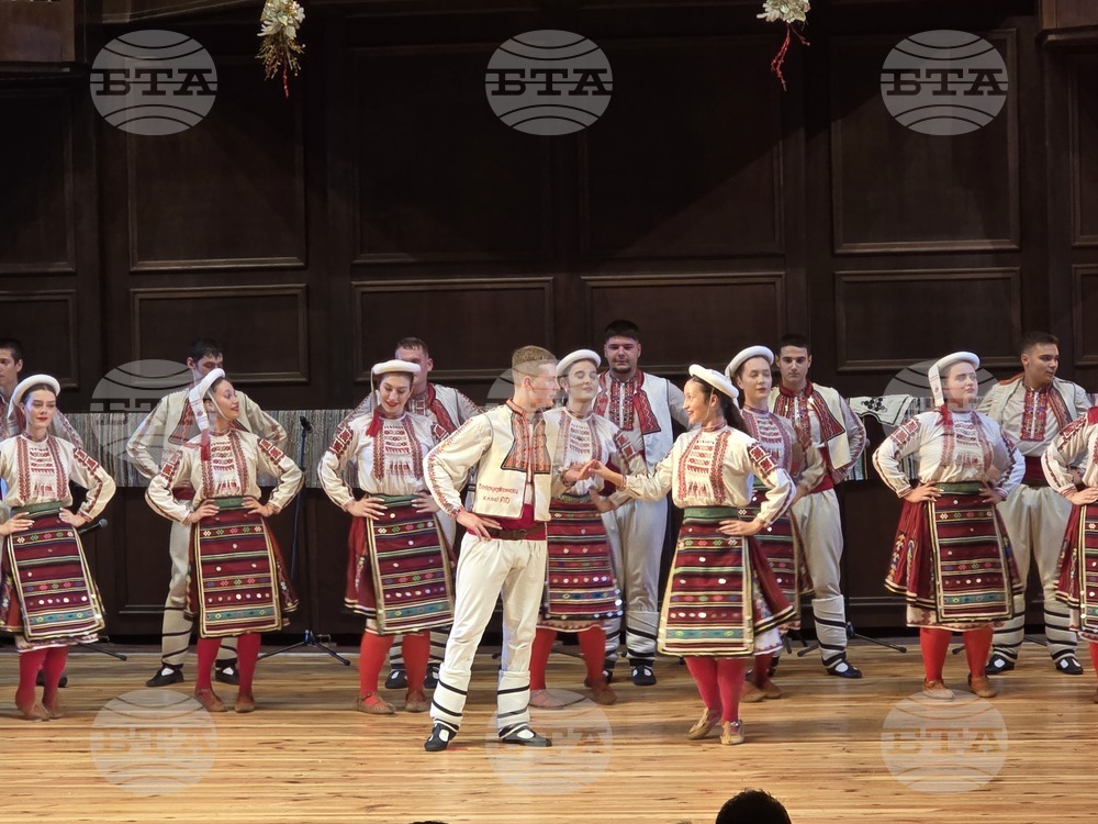 Добрич - Представителна фолклорна танцова студия „Добруджа" - коледен концерт