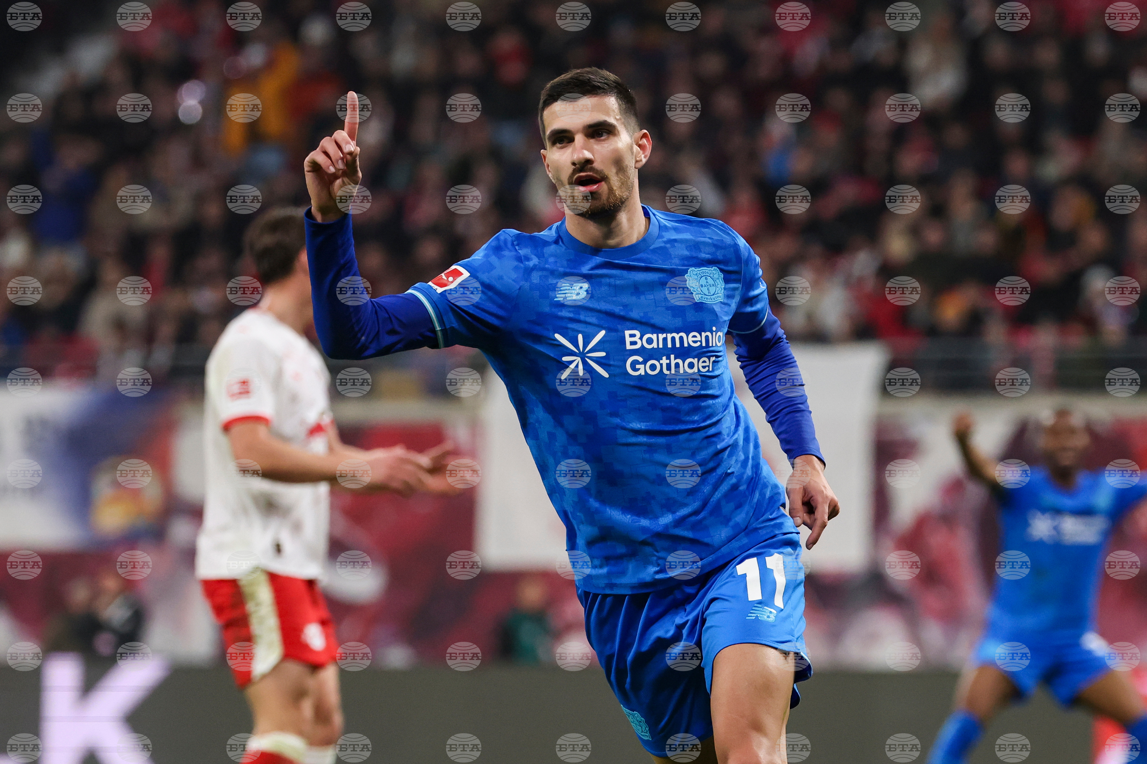 Голове в края на двете полувремена донесоха победата на Байер Леверкузен над РБ Лайпциг