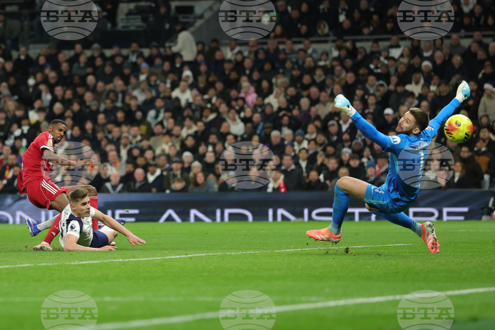Александър Исак вкара гол и получи контузия при победа на Ливърпул срещу Тотнъм