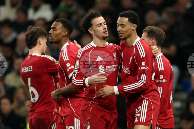 Юго Екитике ще пропусне мача на Ливърпул срещу Арсенал, но Джо Гомес се завръща в групата