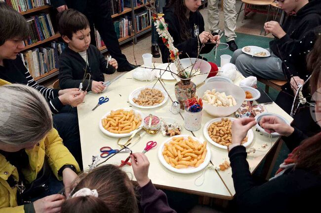 Учениците от Българското неделно училище „Иван Вазов“ в Загреб участваха в работилница за изработване на сурвачки