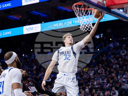 Mavericks 76ers Basketball