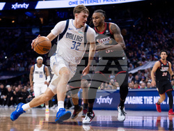Mavericks 76ers Basketball