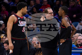 Mavericks 76ers Basketball