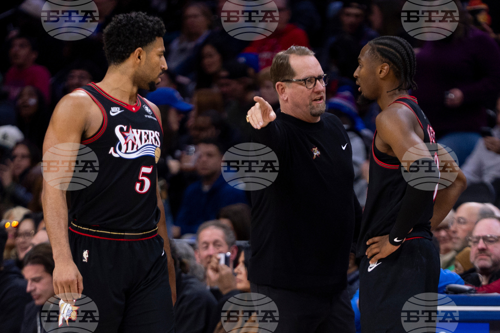 Mavericks 76ers Basketball