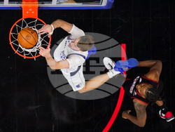 Mavericks 76ers Basketball