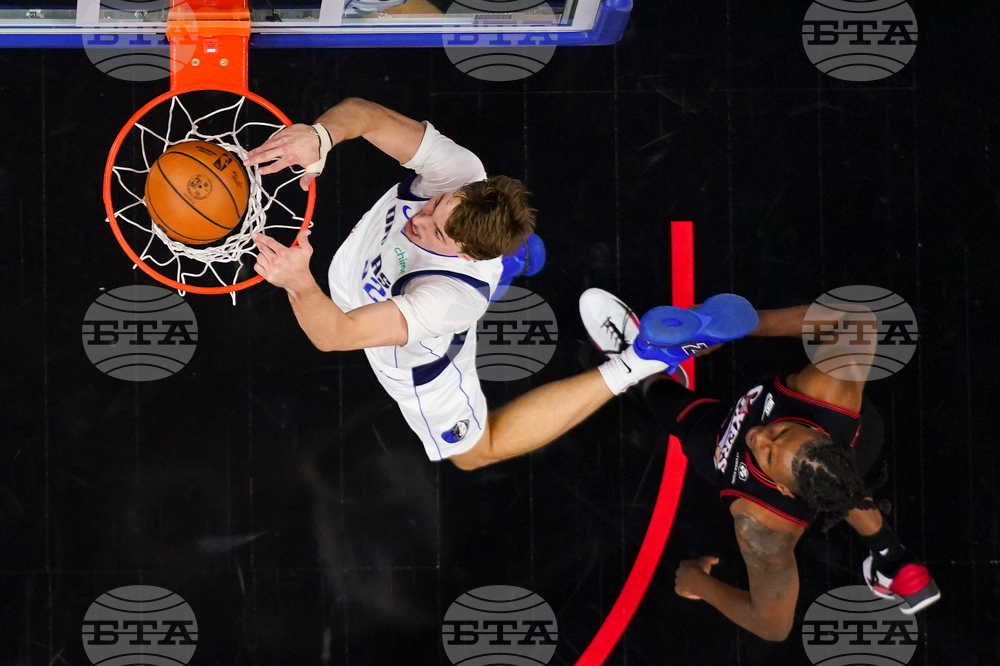 Mavericks 76ers Basketball