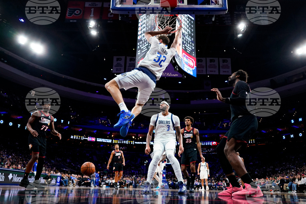 Mavericks 76ers Basketball