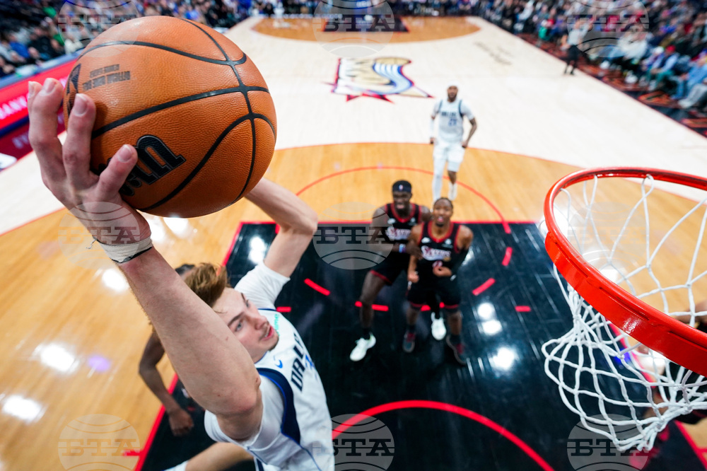 Mavericks 76ers Basketball