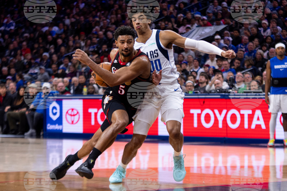 Mavericks 76ers Basketball