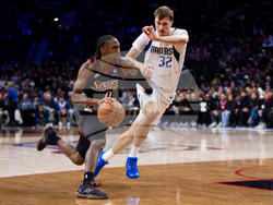 Mavericks 76ers Basketball