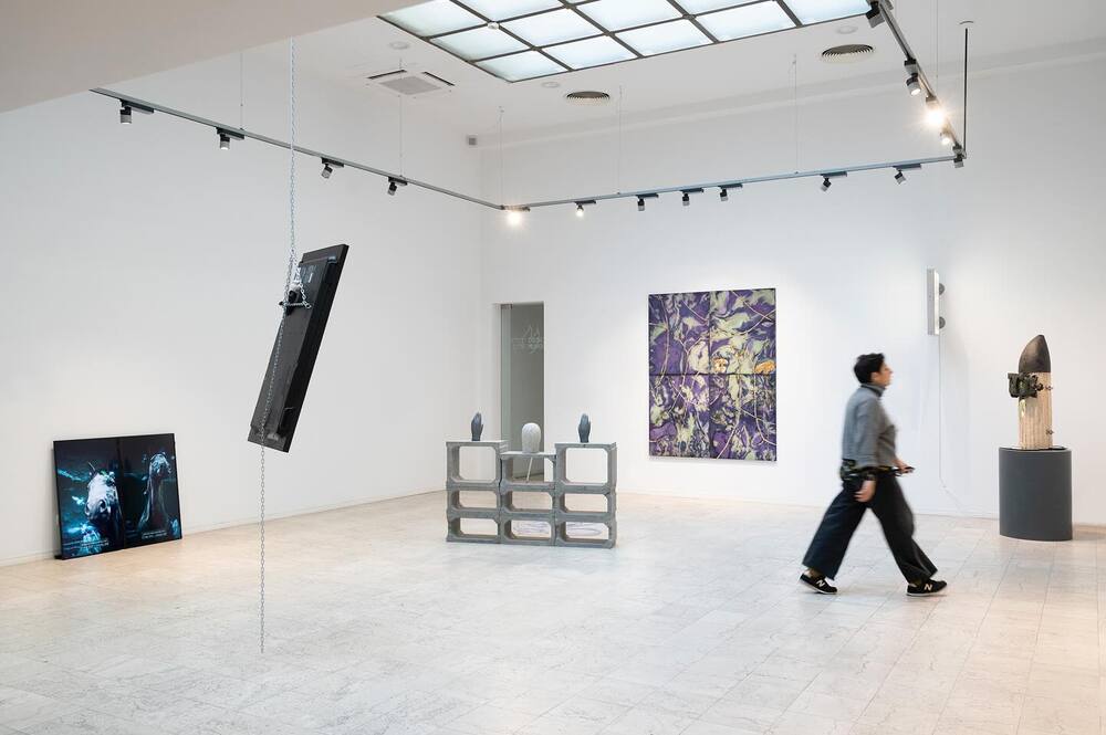 Изложбата „Екрани и интриги“ се удължава до 11 януари 2026 година