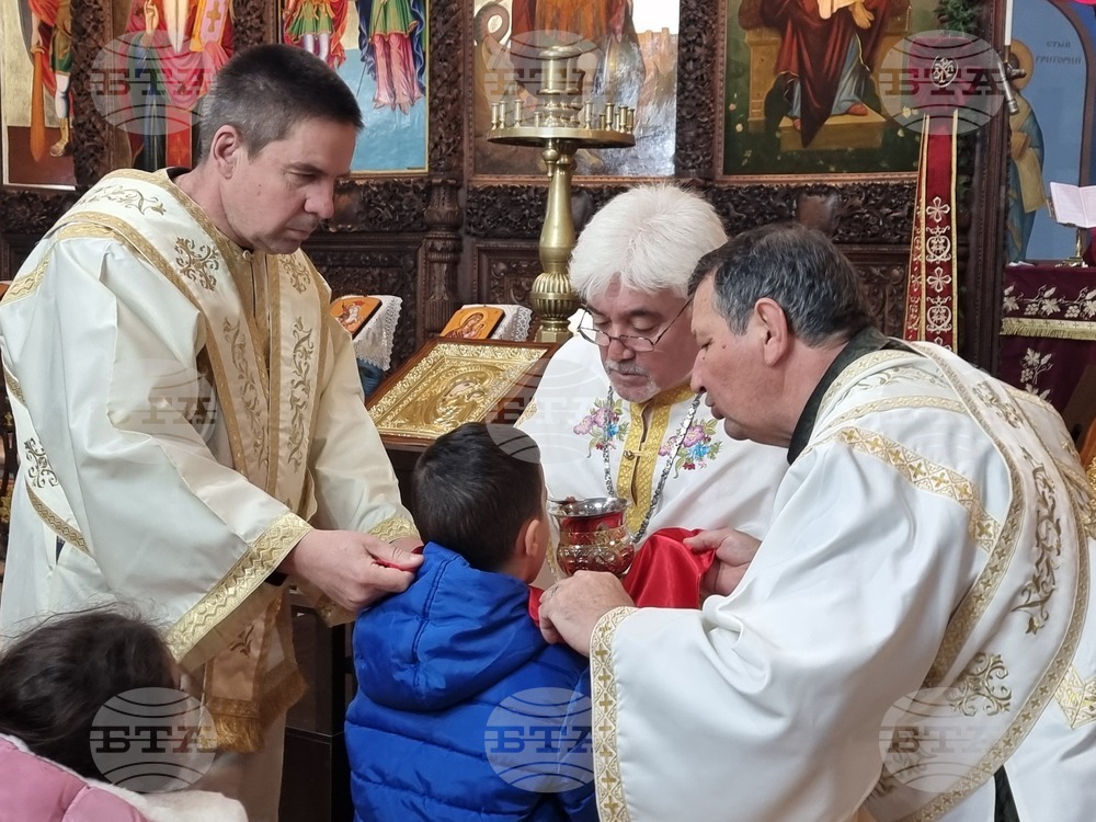 Ямбол - храм „Св. вмчк Георги Победоносец“ - неделна литургия