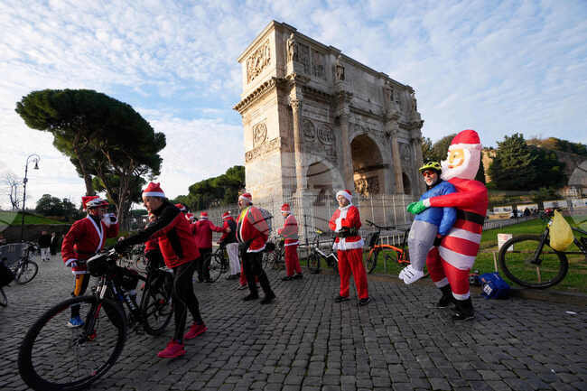 Italy Cycling Santa Clauses