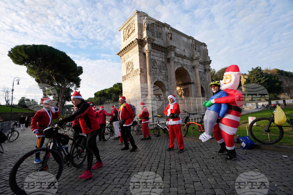 Italy Cycling Santa Clauses