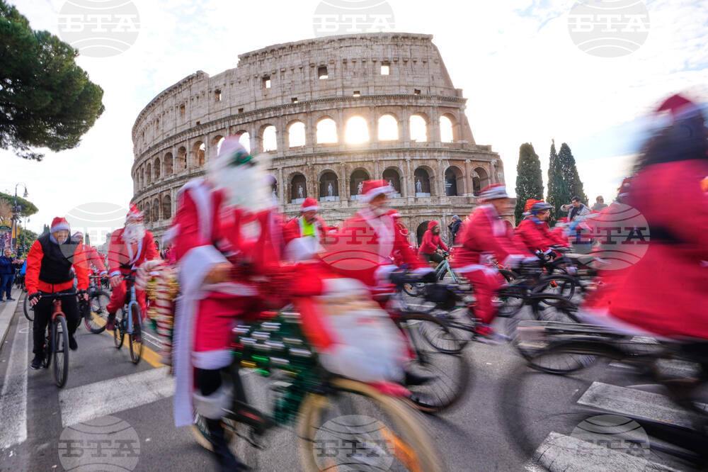 Italy Cycling Santa Clauses