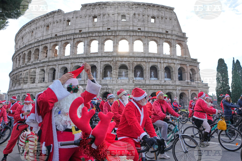 Italy Cycling Santa Clauses
