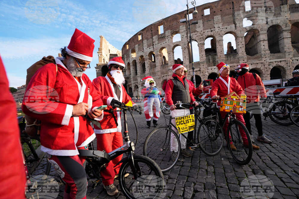 Italy Cycling Santa Clauses